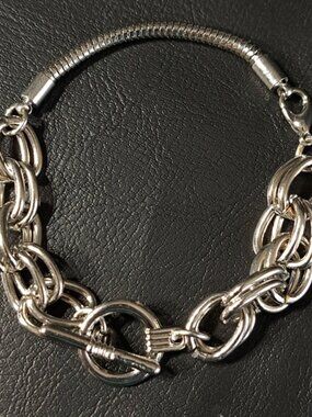 Modernist Women's Silver Tone Bracelet‎ 8 Inches